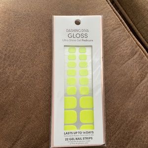 Dashing Diva gel pedicure